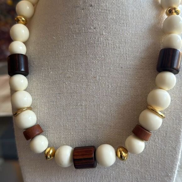 Vintage Kenneth J Lane Signed Necklace with Wood, Beads & Gold Tone Accents. - Picture 3 of 7